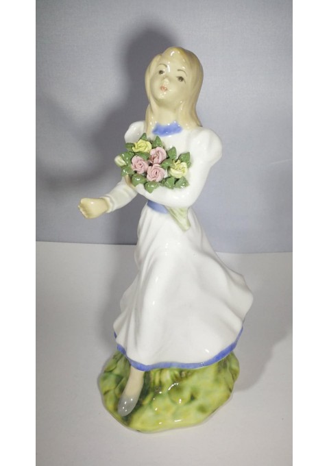 Statulėlė porcelianinė Mergaitė su gėlėmis. Ispanija. Kaina 28