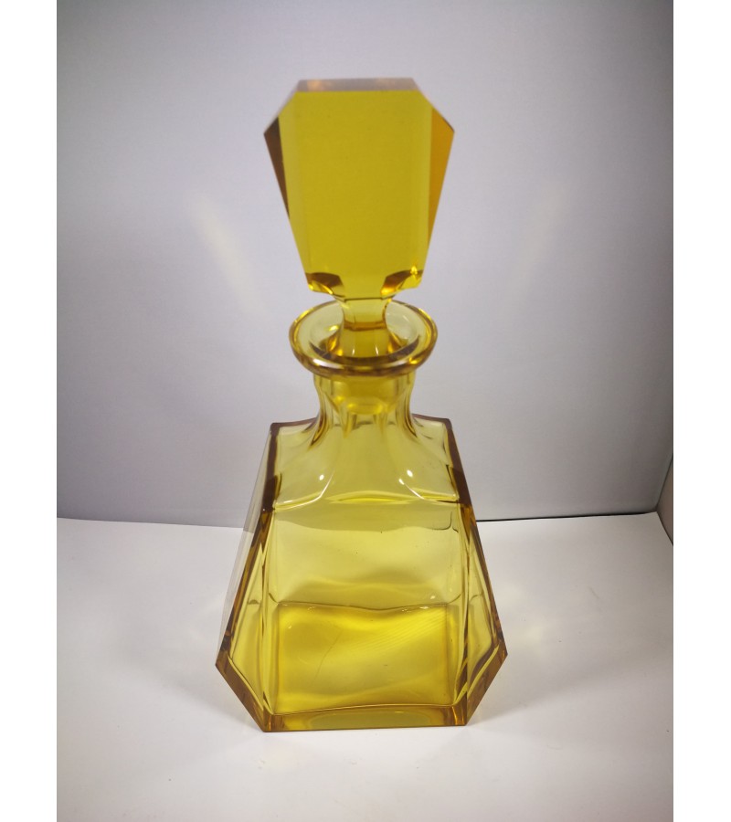 Grafinas Art Deco, tarpukario, geltono stiklo. Elegant Art Deco amber glass decanter. Kaina 137