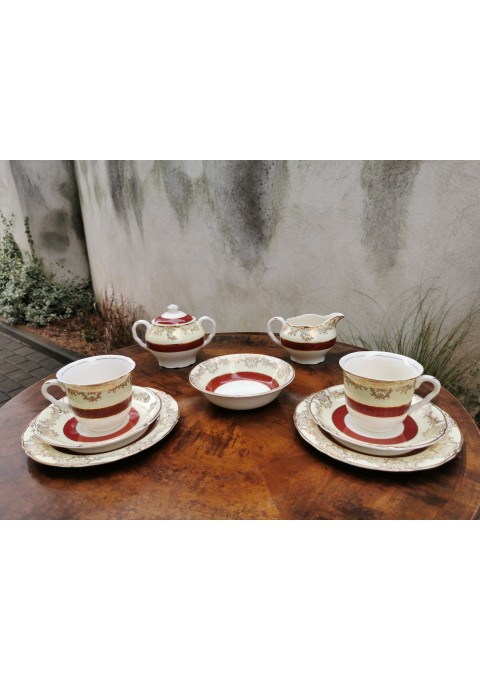 Servizas porcelianinis, antikvarinis, puodelis su lėkštutėmis, angliškas. 1947 m. Kaina 12; cukrinė, grietinėlės indas , dubenėlis kaina po 12