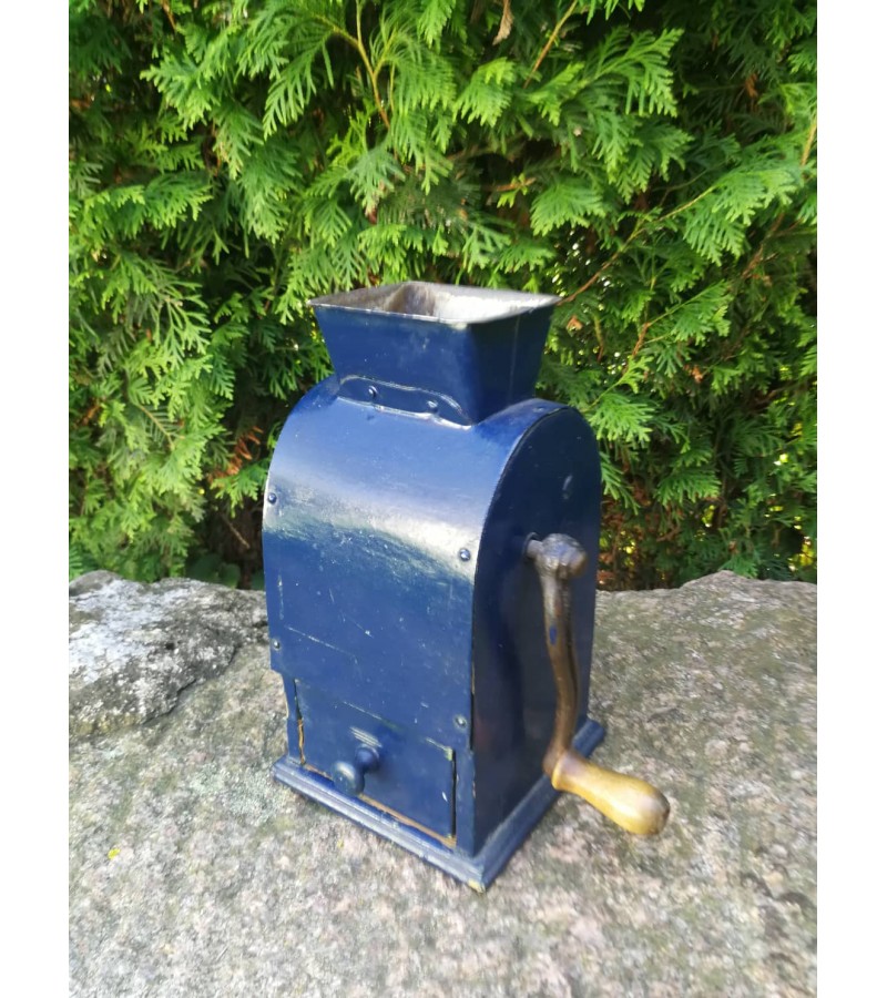 Kavamale metaline. Kaina 32
