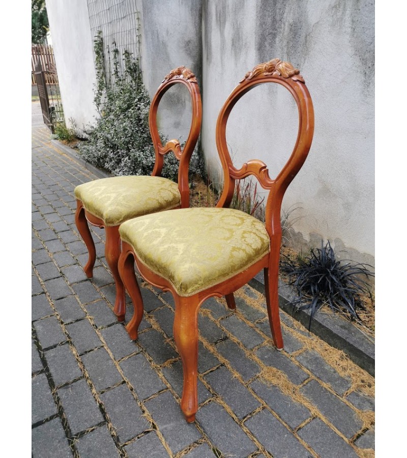Kėdės antikvarinio stiliaus, beveik nenaudotos. 2 vnt. Kaina po 52
