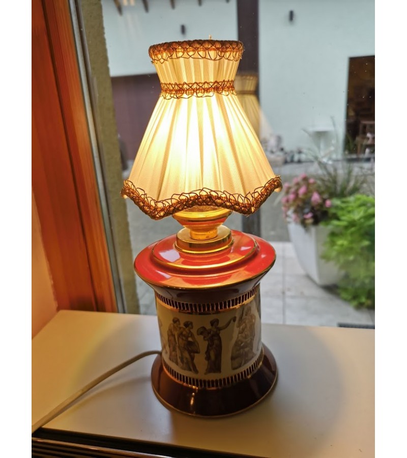 Šviestuvas nedidelis, naktinė lemputė, 20 cm. aukščio. Kaina 23