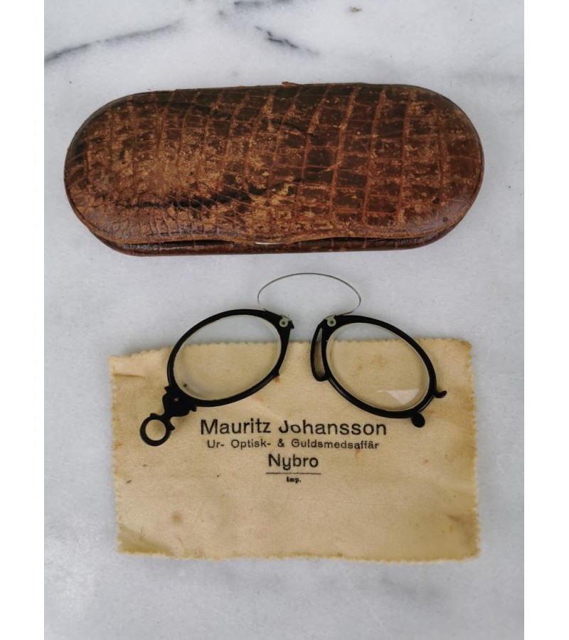 Pensne akiniai antikvariniai su dėklu. Kaina 42