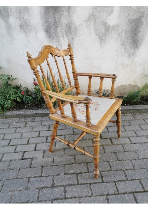 Krėslas antikvarinis, tekintas, kėdė su porankiais, darbo kambario kėdė. Kaina 88