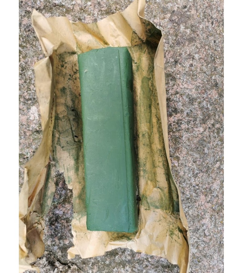 Žaliasis akmenėlis tarybinių laikų skirtas poliravimui. Svoris 1 kg. Kaina 33