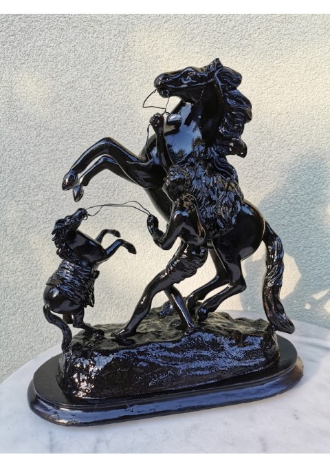 Statula Žirgas, arklys metalinė, sunki. Kaina 157