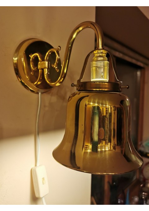 Šviestuvas sieninis, bra lempa, metalinė, aukso spalvos, antikvarinio stiliaus. Veikianti. Kaina 36