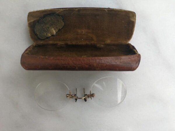 Pensne akiniai prancūziški, antikvariniai. Kaina 48