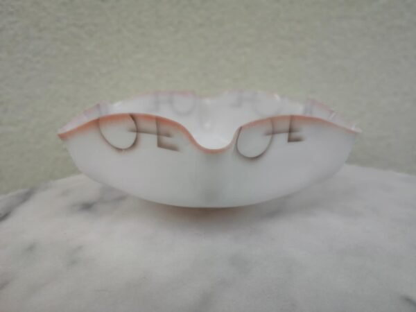 Lempos gaubtas antikvarinis, plono stiklo. Kaina 32