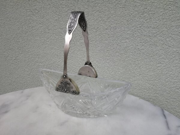 Saldaininė, sausaininė krištolinė saldaininė. Kaina 32