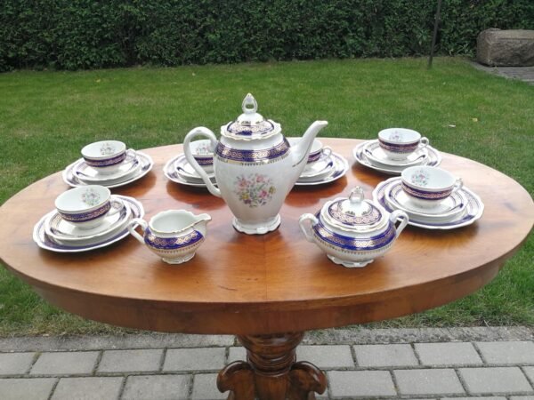 Servizas tarpukario Čekoslovakija 6 asm. Puodeliai su lėkštutėmis, kavinukas, cukrinė, grietinėlės indas - pieninukas. Kaina 137 už viską.