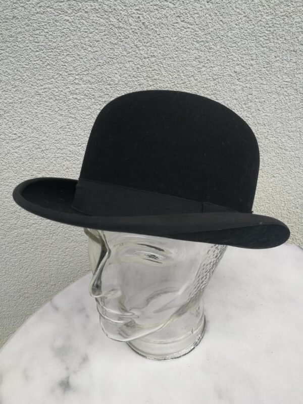 Skrybėlė, katiliukas, kepurė antikvarinė. Dydis 54. Kaina 82