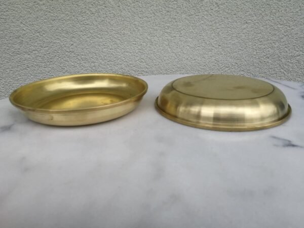 Svarstyklių lėkštės žalvarinės. 2 vnt. Kaina 32 už abi