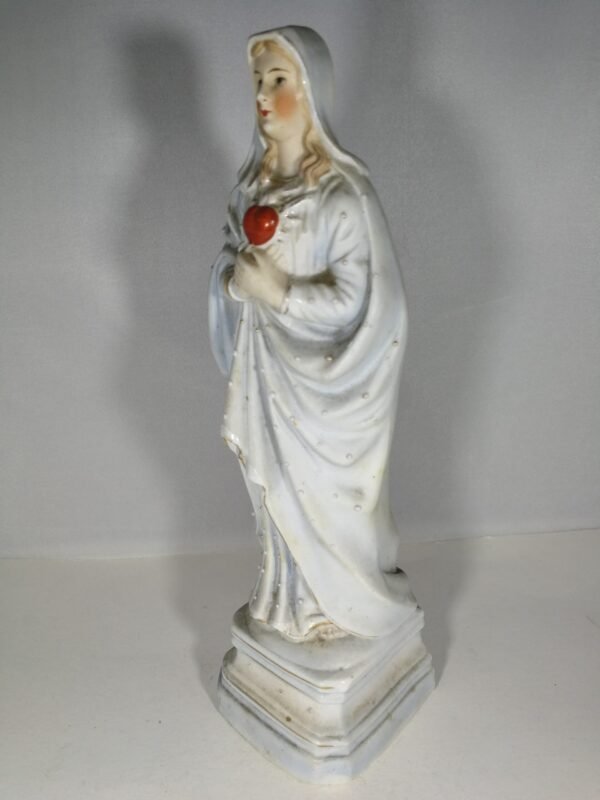 Statulėlė Šv. Marijos antikvarinė, porcelianinė (biskvitas). Kaina 21