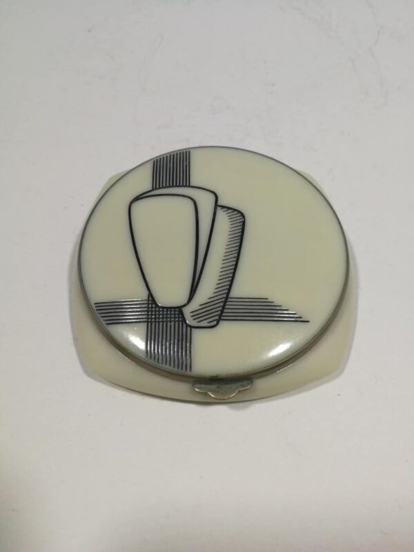 Pudrinė antikvarinė. Kaina 21