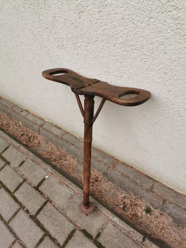 Lazda, lazdelė su kėde, lazda-kėdė, lazdelė-kėdutė antikvarinė, išskleidžiama. Kaina 82
