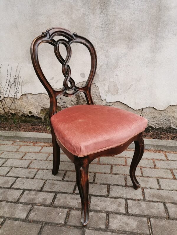 Kėdė antikvarinė, spyruoklinė. Kaina 48