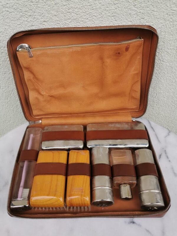 Vyriškas higienos rinkinys, vintažinis. Kaina 28