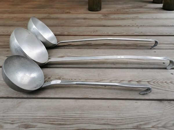 Samčiai aliuminiai, tvirti, senoviški. Kaina po 8