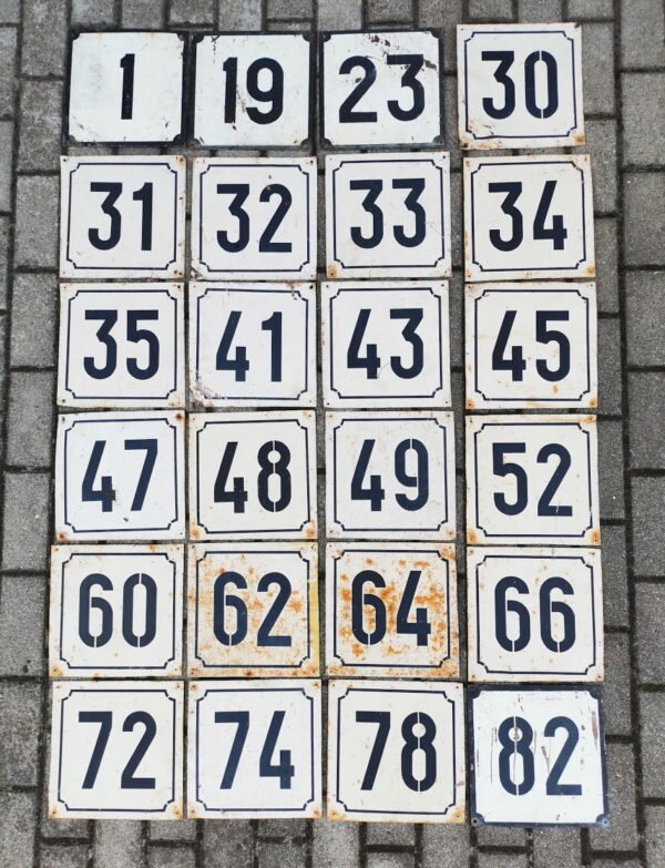 Iškaba, lentelė, skardinis tarybinių laikų namo numeris. Stora skarda. PARDUOTA: Nr. 23, 60.  Kaina nuo 6 iki 11.