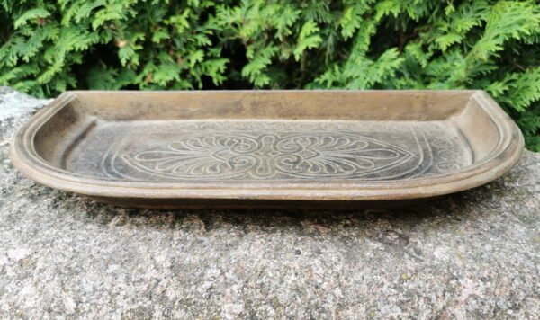 Padėklas prie židinio, krosnies apsaugoti nuo karštų žarijų.  Sunkus, pagamintas iš ketaus, špižinis, antikvarinis. Kaina 72