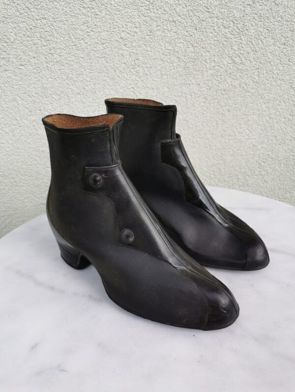 Batai tarpukario, 1924 m. KVADRATS. RIGA. Rasti Panevėžyje. TIK NUOMOJAMI.