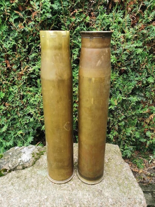 Tūta, tūtelė, gilzė žalvarinė, tuščia. Aukštis 60 cm., skersmuo 13 cm. 2 vnt. Kaina po 82