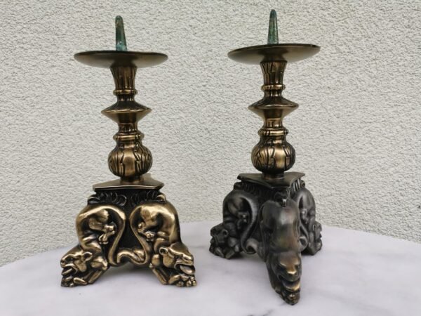 Žvakidės masyvios švininės bronzuotos. 2 vnt. Kaina 52 už abi.