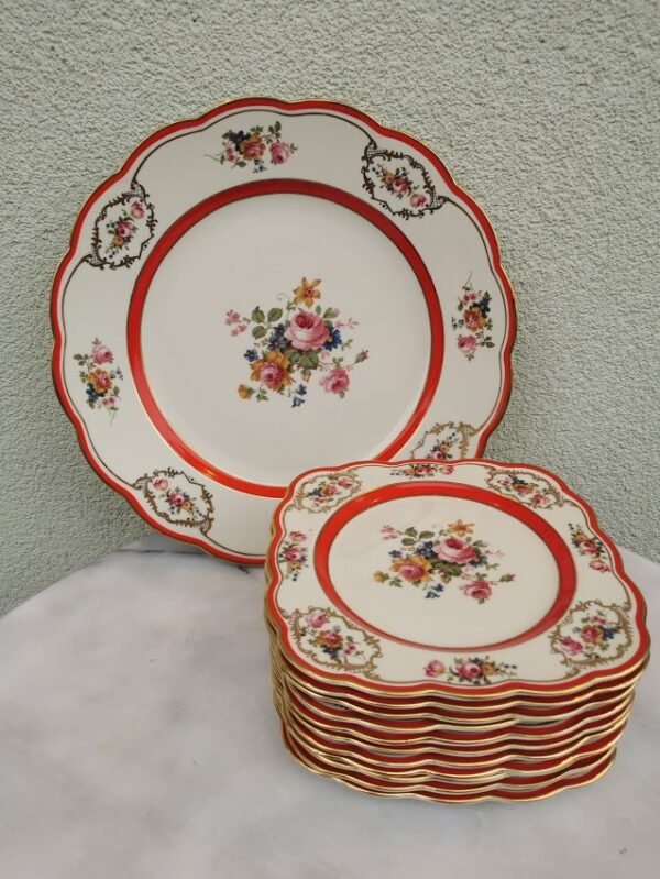 Lėkštės porcelianinės, antikvarinės, didelė ir 6 mažesnės. Komplekto kaina 87