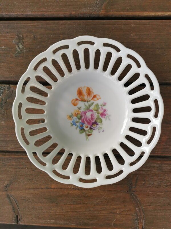 Lėkštė, dubenėlis porcelianinis, antikvarinis, ažūriniais kraštais. Kaina 12