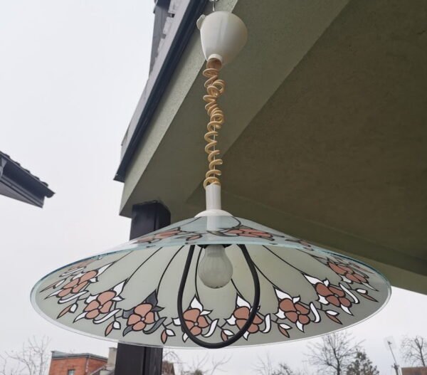 Šviestuvas vintažinis, stikliniu gaubtu, reguliuojamo aukščio, skandinaviškas. Kaina 53