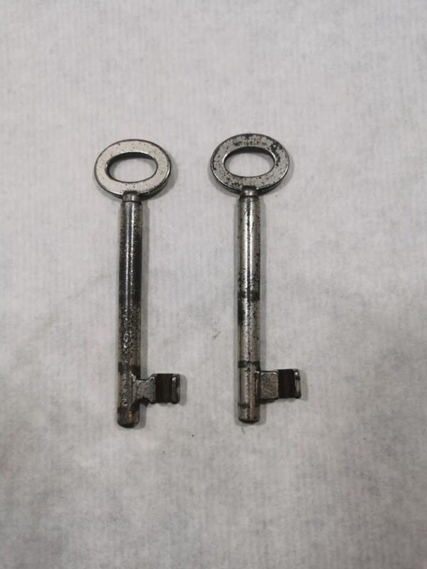 Raktai antikvariniai. PARDUOTAS pirmas. Kaina 6