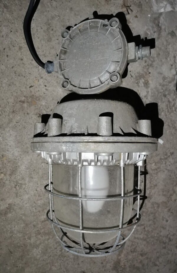 Loftinė tarybinių, sovietinių laikų lempa, šviestuvas didelis, industrinis. 2 vnt. Kaina po 63