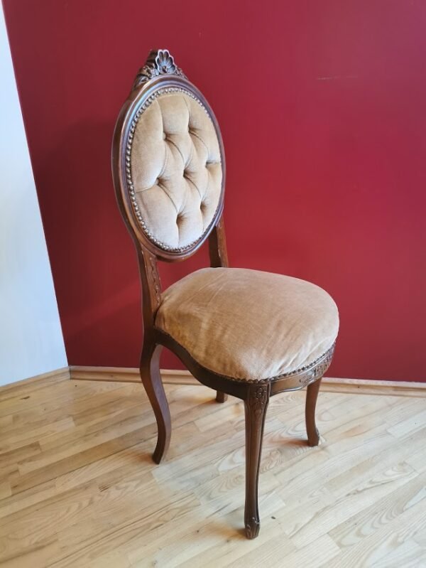 Kėdė nedidelė. Kaina 63