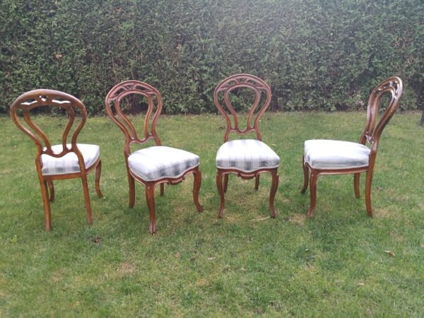 Kėdės. Antikvarinės riešutmedžio, 4 vnt. Kaina po 48