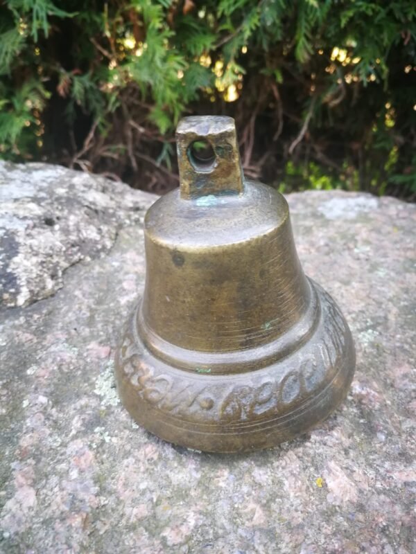 Varpelis Carinės Rusijos laikų su užrašu: "Купи нескупись  езди веселись". Kaina 73