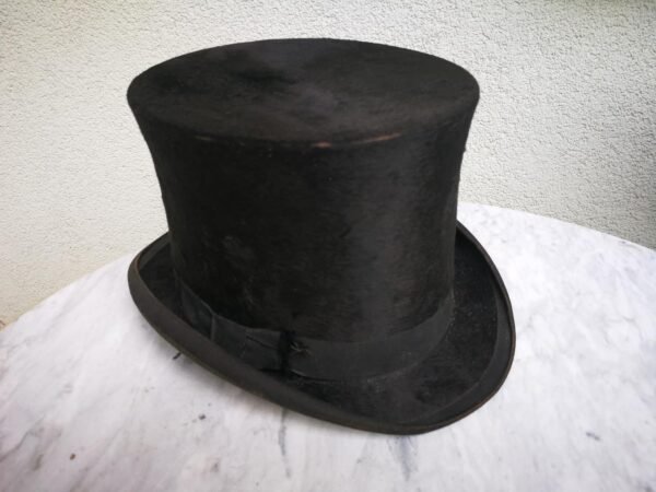 Cilindras (skrybėlė) antikvarinis. Kaina 47