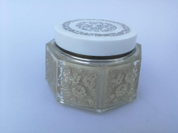 Dėžutė muzikinė tarybinių laikų. Veikianti. Kaina 22