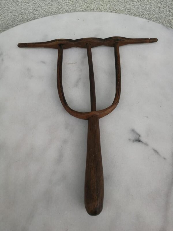 Siūlams vyti, antikvarinis. Kaina 17