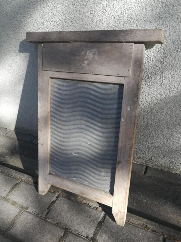 Lenta skalbimui, skardinė, antikvarinė. Kaina 26