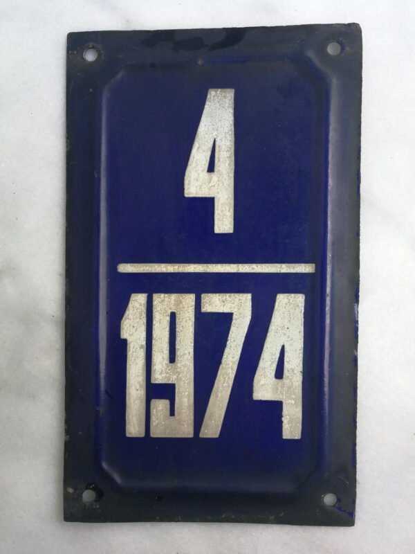 Lentelė skardinė, emaliuota. Kaina 27