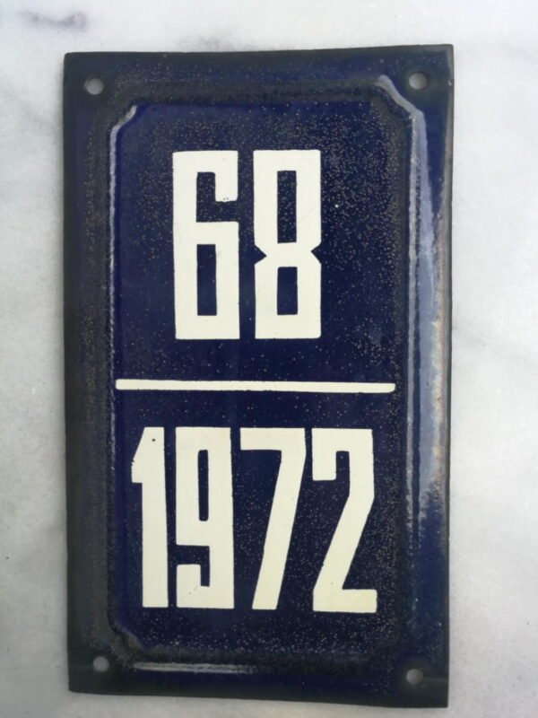 Lentelė skardinė, emaliuota. Kaina 27