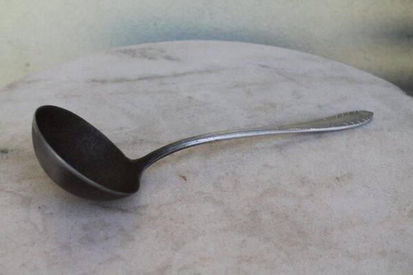 Tarybinis aliuminis samtis. Kaina 8 Eur.