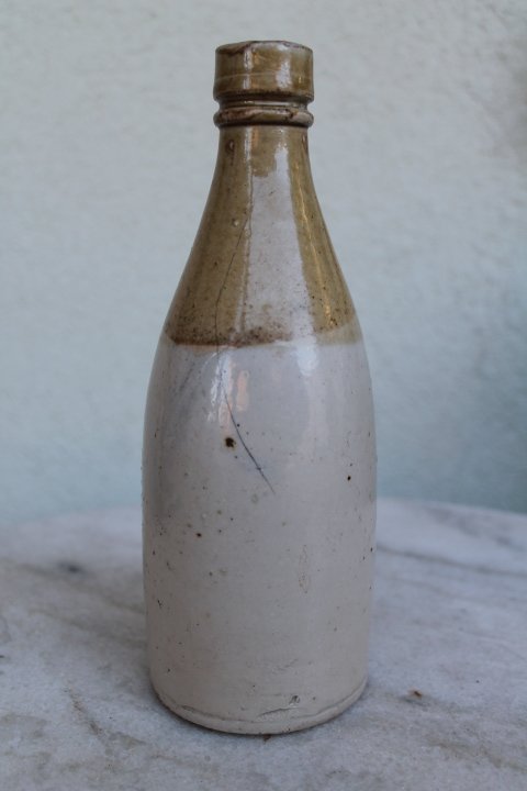 Butelis antikvarinis, molinis, butelis. Kaina 12 Eur.