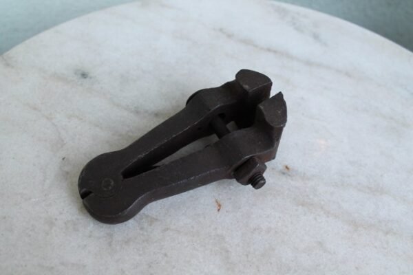 Antikvarinis irankis. Kaina 13 Eur.