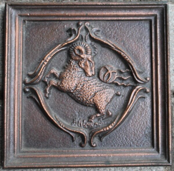 Bareljefas Zodiako zenklas Avinas. Kaina 18