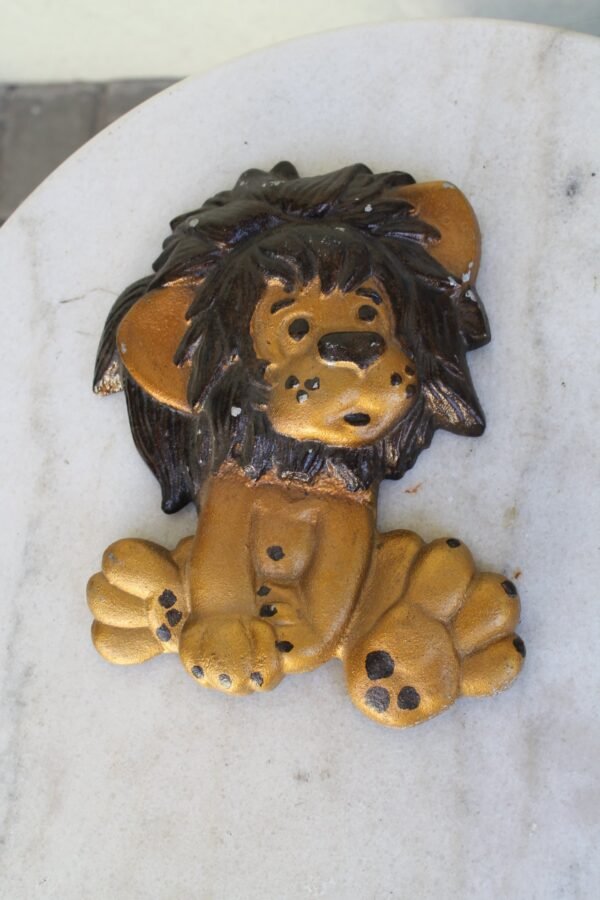 Bareljefas Liutukas. Kaina 16 Eur.