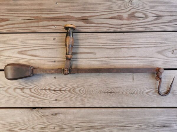 Svarstyklės, bezmėnas antikvarinis. Ilgis 48 cm. Kaina 28