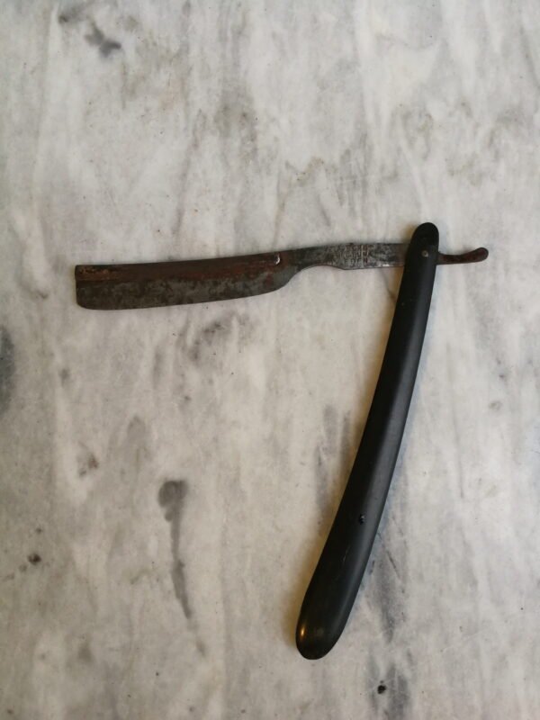 Skustuvas, britva antikvarinis Eslikstuna. Kaina 13