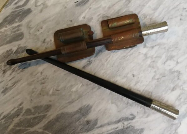 Būgno lazdelės antikvarinės su laikikliu. Kaina 43